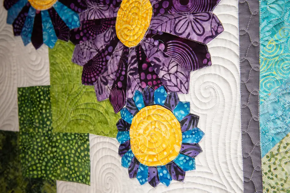 Quilt design with flowers and overlapping squares